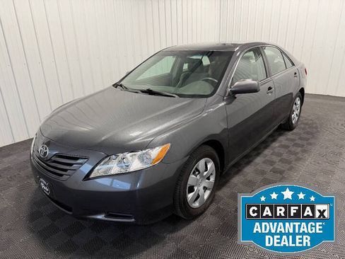 Used 2009 Toyota Camry LE FWD image 1