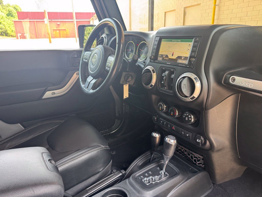 Used 2017 Jeep Wrangler Unlimited Rubicon w/ Connectivity Group AWD/4WD image 30