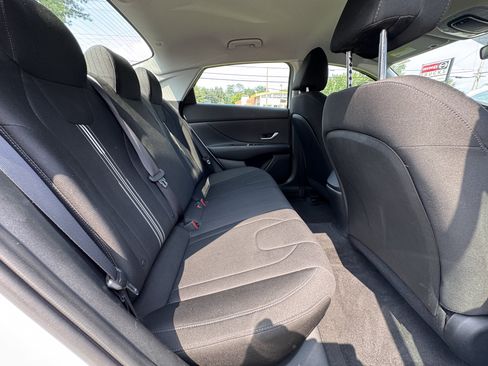 Used 2023 Hyundai Elantra SEL FWD image 17
