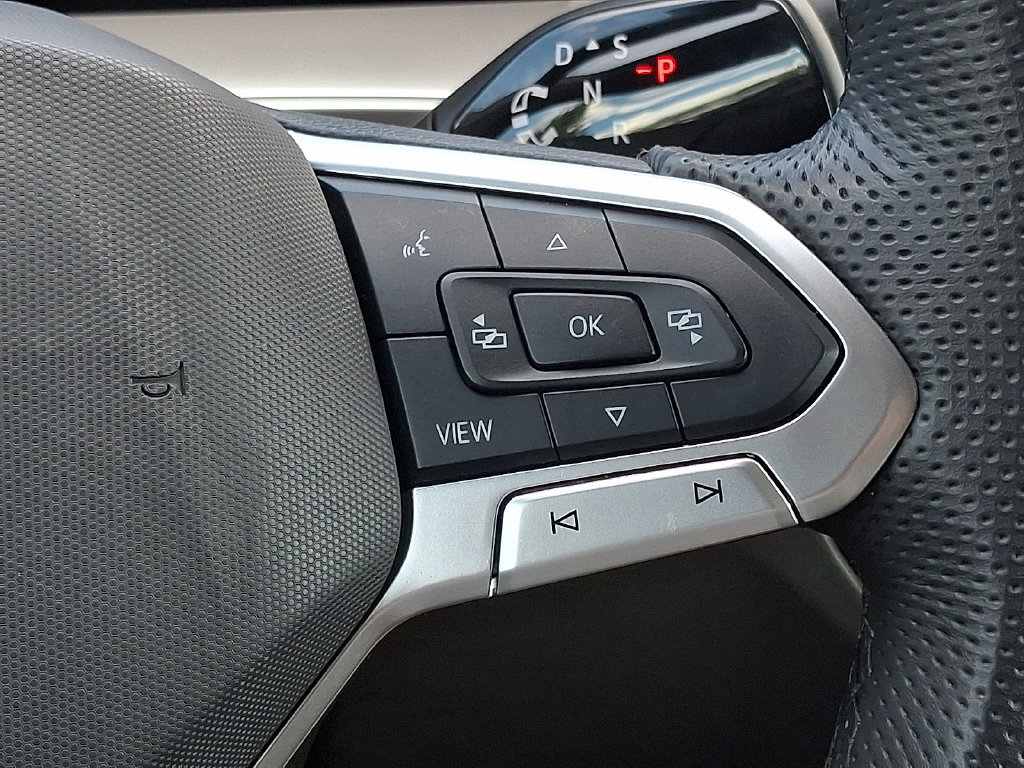 Used 2025 Volkswagen Tiguan SE R-Line AWD/4WD image 23