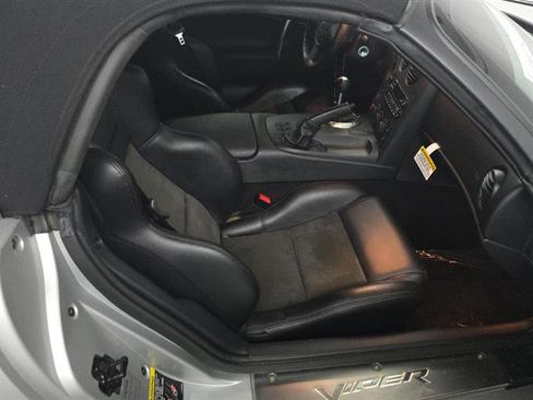 Used 2004 Dodge Viper SRT-10 image 7