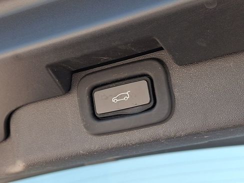 Used 2023 Land Rover Discovery S R-Dynamic image 31