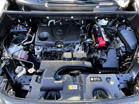 Certified 2021 Toyota RAV4 LE image 31