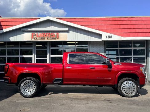 Used 2021 GMC Sierra 3500 Denali w/ Denali Ultimate Package AWD/4WD image 2