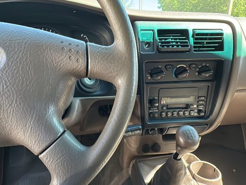 Used 2003 Toyota Tacoma 2WD Regular Cab image 16