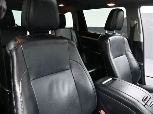 Used 2019 Toyota Highlander XLE image 29