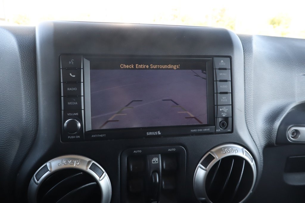 Used 2018 Jeep Wrangler Unlimited Rubicon w/ Connectivity Group AWD/4WD image 27