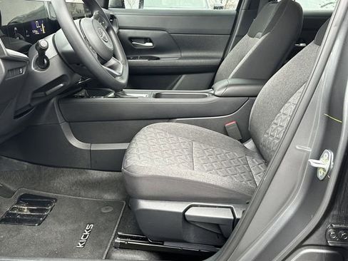 Certified 2025 Nissan Kicks SV image 10