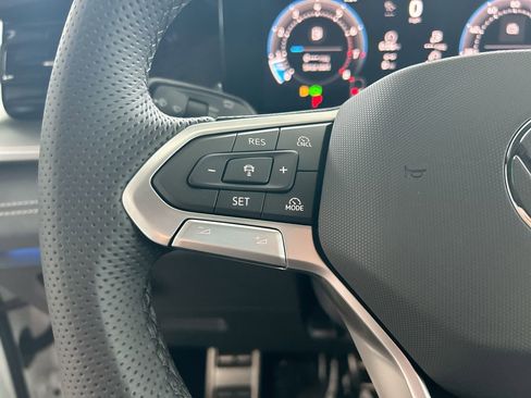 New 2026 Volkswagen Tiguan SE R-Line FWD image 18