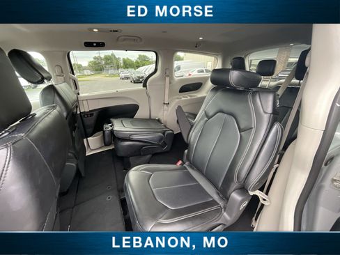 Used 2023 Chrysler Pacifica Touring-L FWD image 23