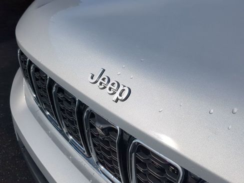 Used 2024 Jeep Grand Cherokee L Limited w/ Luxury Tech Group II image 15