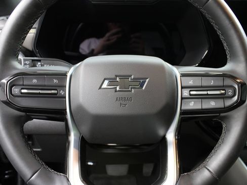 Used 2026 Chevrolet Colorado ZR2 w/ Technology Package AWD/4WD image 60
