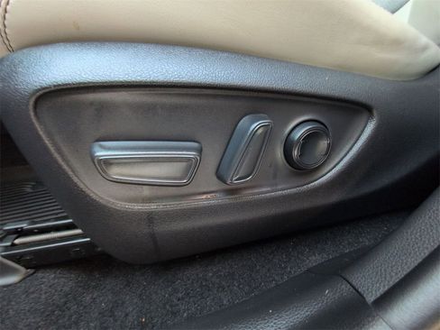 Used 2020 Toyota RAV4 Limited image 13