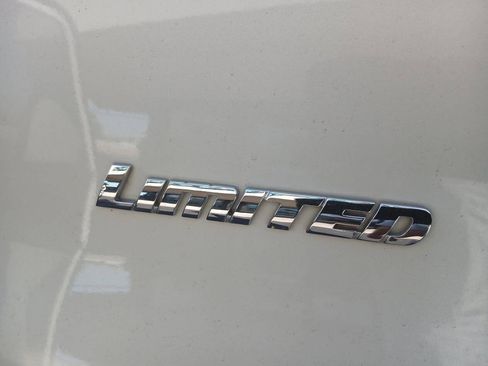 Used 2018 Toyota 4Runner Limited AWD/4WD image 8