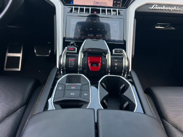 Used 2020 Lamborghini Urus AWD/4WD image 21