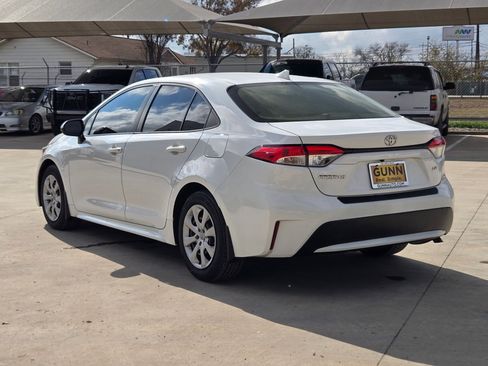 Used 2021 Toyota Corolla LE image 5