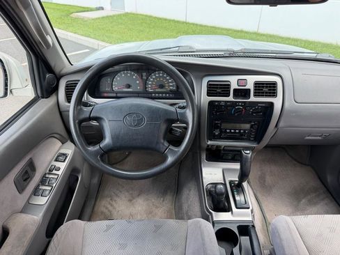 Used 2001 Toyota 4Runner SR5 AWD/4WD image 18