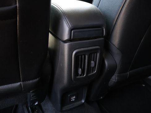Used 2018 Jeep Compass Latitude FWD image 17