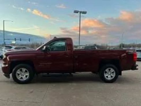 Used 2017 Chevrolet Silverado 1500 LT w/ LT Convenience Package image 3