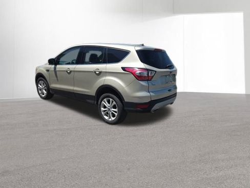 Used 2017 Ford Escape SE w/ SE Cold Weather Package AWD/4WD image 3