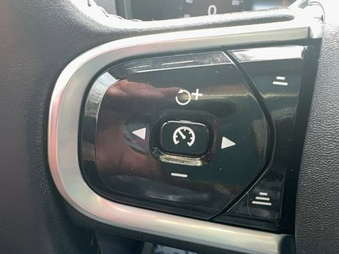 Used 2016 Volvo XC90 T6 Momentum w/ Vision Package image 27