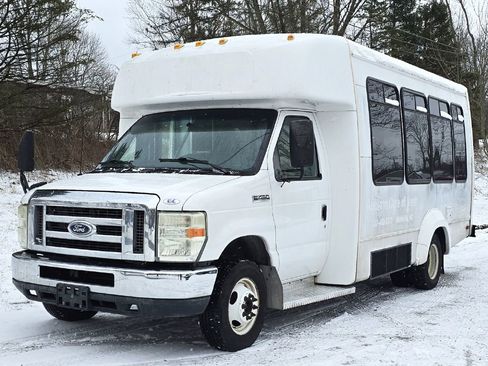 Used 2011 Ford E-450 and Econoline 450 Super Duty w/ Shuttle Bus Prep Pkg image 2