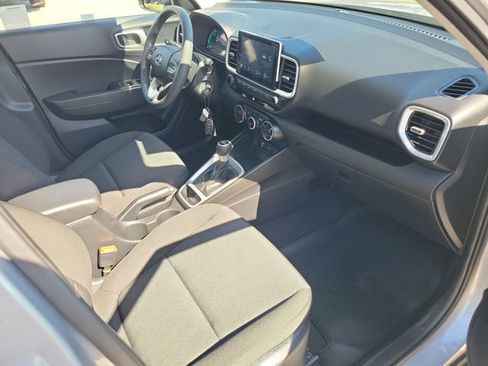 Certified 2026 Hyundai Venue SE FWD image 18