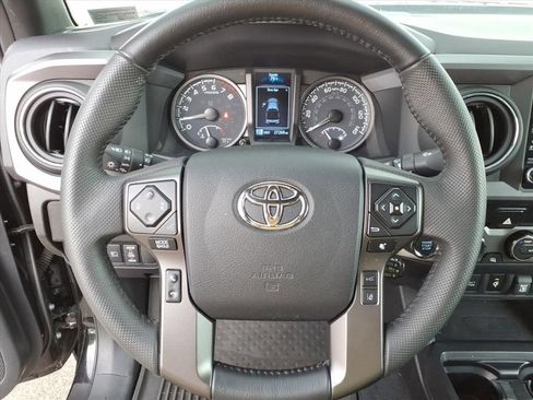 Certified 2023 Toyota Tacoma TRD Off-Road AWD/4WD image 20