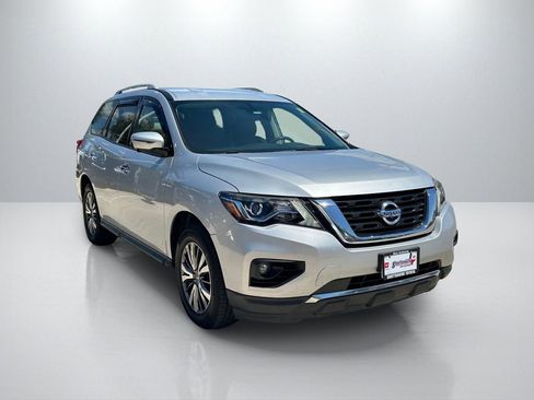 Used 2020 Nissan Pathfinder SL image 3