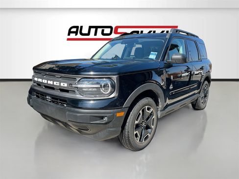 Used 2023 Ford Bronco Sport Outer Banks w/ Tech Package image 3