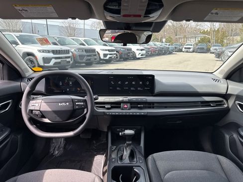 Used 2025 Kia K4 LXS image 29