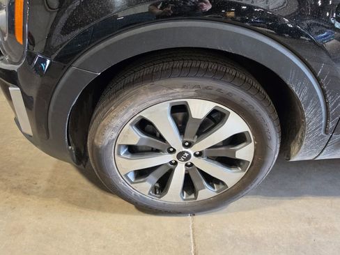 Used 2021 Kia Telluride EX w/ EX Premium Package AWD/4WD image 3