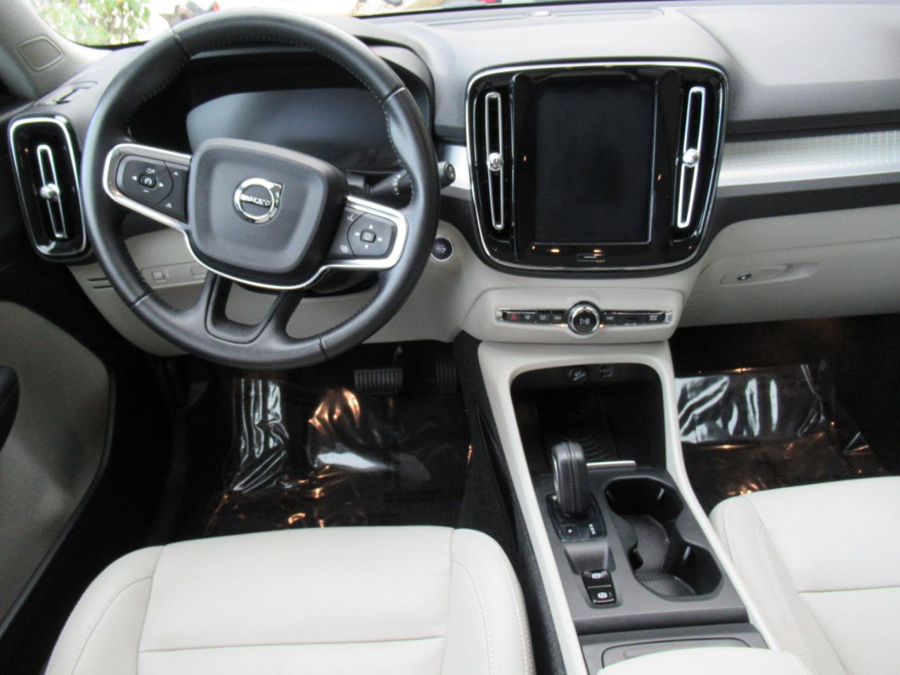 Used 2019 Volvo XC40 T5 Momentum AWD/4WD image 16