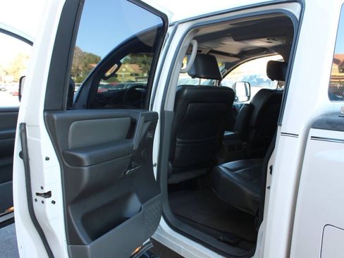 Used 2005 Nissan Titan LE w/ (R02) LE Off-Road Pkg image 21