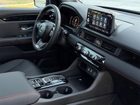 New 2025 Honda Pilot TrailSport image 9