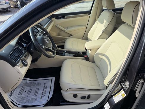 Used 2018 Volkswagen Passat 2.0T SE image 10