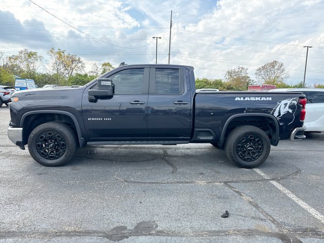 Used 2024 Chevrolet Silverado 2500 LT w/ All Star Edition AWD/4WD image 2