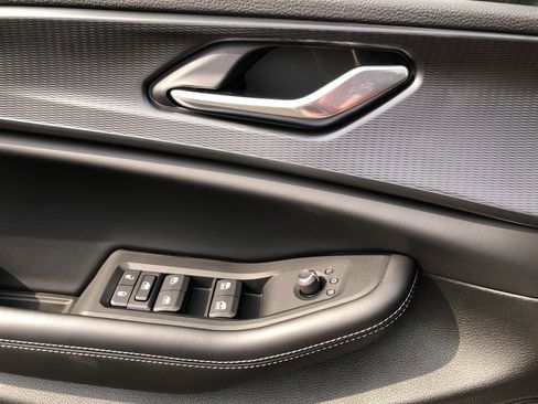 New 2025 Jeep Grand Cherokee Laredo X w/ Luxury Tech Group I image 13