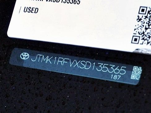 Used 2025 Toyota RAV4 LE FWD image 33