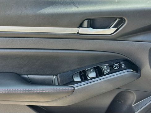 Used 2024 Nissan Altima 2.5 SR AWD/4WD image 15