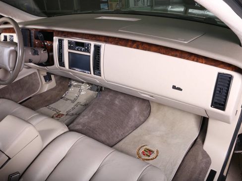 Used 1994 Cadillac Fleetwood Brougham RWD image 88