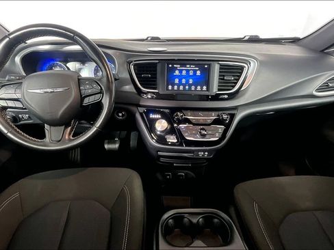 Used 2020 Chrysler Pacifica Touring w/ S Appearance Package FWD image 15