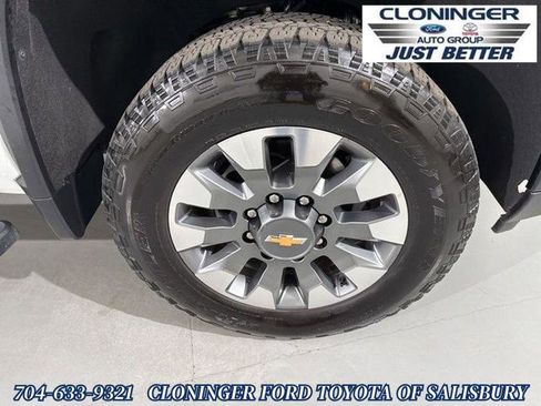 Used 2024 Chevrolet Silverado 2500 Custom w/ Custom Value Package image 15