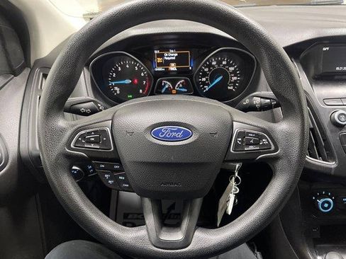 Used 2018 Ford Focus SE FWD image 22