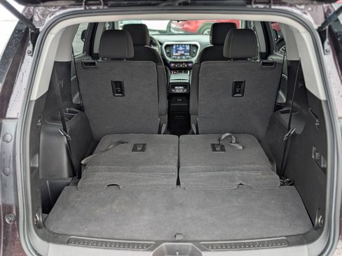 Used 2021 GMC Acadia SLE image 37