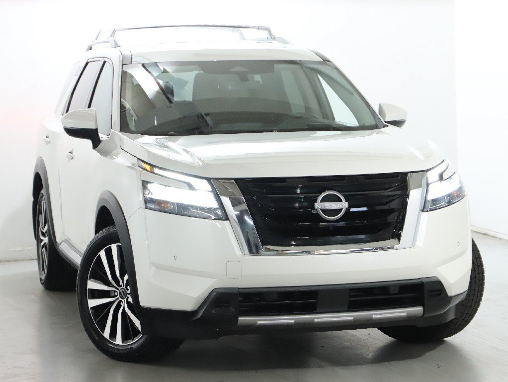 Used 2024 Nissan Pathfinder Platinum w/ Cargo Package AWD/4WD image 3
