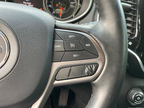 Used 2019 Jeep Cherokee Limited image 27