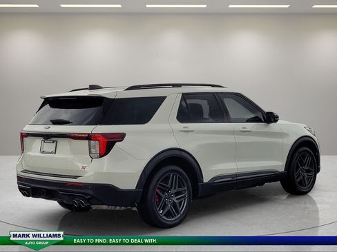 Used 2025 Ford Explorer ST AWD/4WD image 4