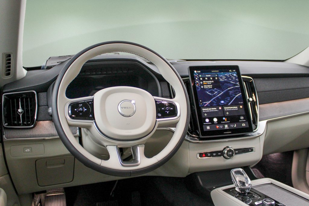 Certified 2026 Volvo XC90 B6 Ultra w/ Protection Package AWD/4WD image 2