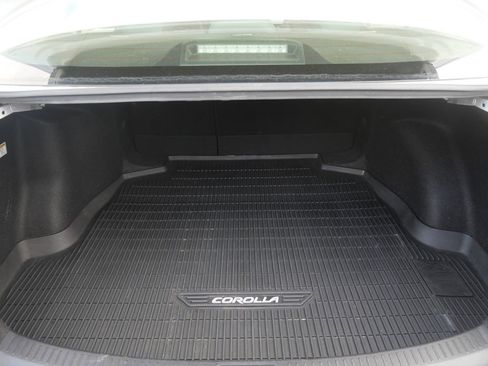 Used 2020 Toyota Corolla LE image 28